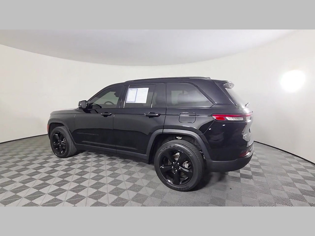 Used 2023 Jeep Grand Cherokee Altitude AWD/4WD image 12