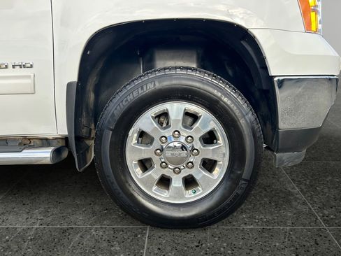 Used 2011 GMC Sierra 3500 SLT w/ SLT Convenience Package image 9