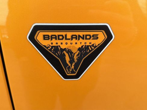 Used 2022 Ford Bronco Badlands image 9