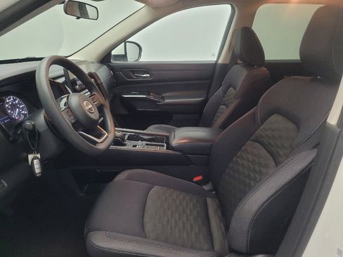 Used 2022 Nissan Pathfinder S FWD image 17