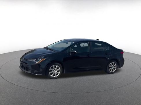 Used 2025 Toyota Corolla LE image 8