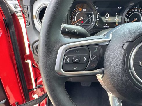 Used 2025 Jeep Wrangler Unlimited Sahara AWD/4WD image 28