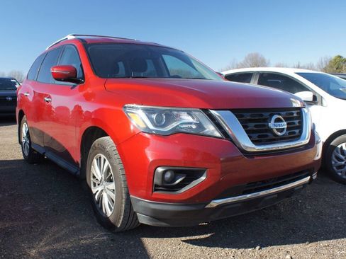 Used 2020 Nissan Pathfinder SV image 1
