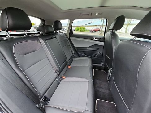 Used 2023 Volkswagen Taos SE w/ Panoramic Sunroof Package AWD/4WD image 27