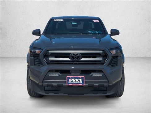 Used 2025 Toyota Tacoma SR5 image 2