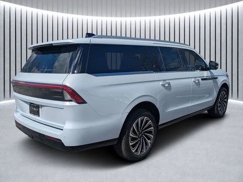 New 2026 Lincoln Navigator L Black Label AWD/4WD image 3
