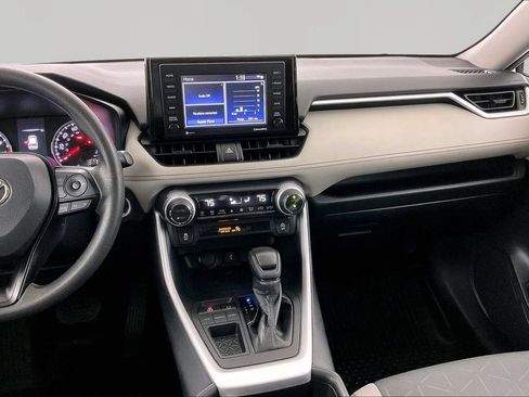 Used 2021 Toyota RAV4 XLE w/ Convenience Package FWD image 10