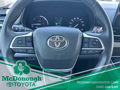 Used 2023 Toyota Sienna XLE FWD image 21