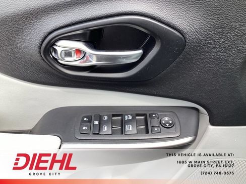 Used 2022 Jeep Cherokee Latitude Lux w/ Sun & Sound Group AWD/4WD image 24