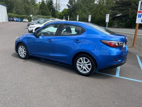 Used 2017 Toyota Yaris iA FWD image 3