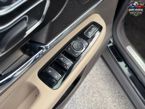 Used 2024 Lincoln Corsair FWD image 11