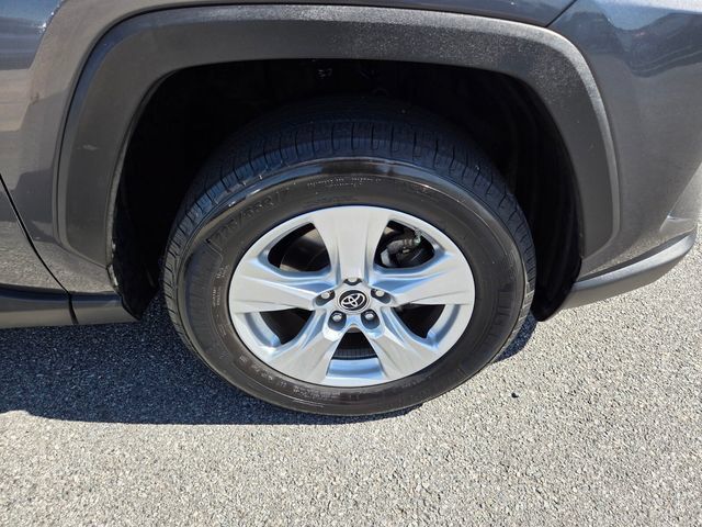Used 2019 Toyota RAV4 XLE w/ Carpet Mat Package AWD/4WD image 18