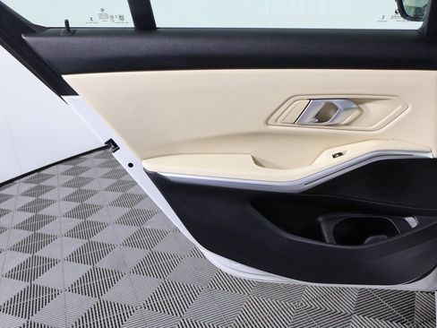 Used 2025 BMW 330i Sedan w/ Convenience Package image 13