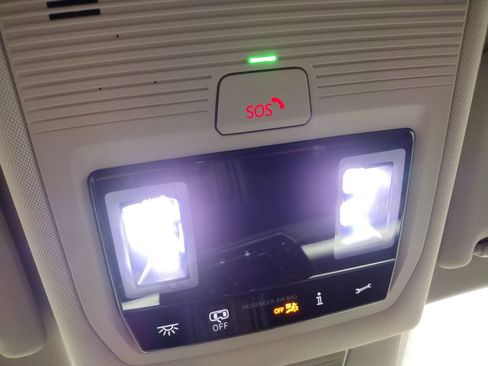 New 2025 Volkswagen Tiguan SE image 30