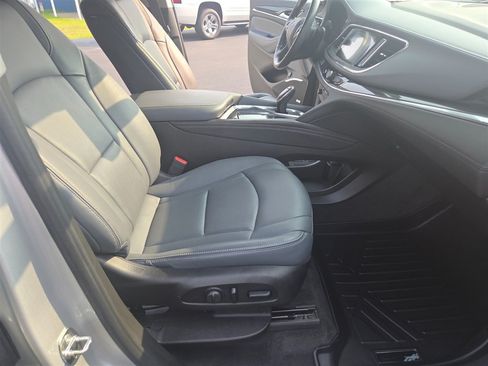 Used 2019 Buick Enclave Premium w/ LPO, Touring Package FWD image 7