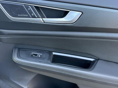 Used 2024 Volkswagen Atlas Cross Sport SEL Premium R-Line image 19