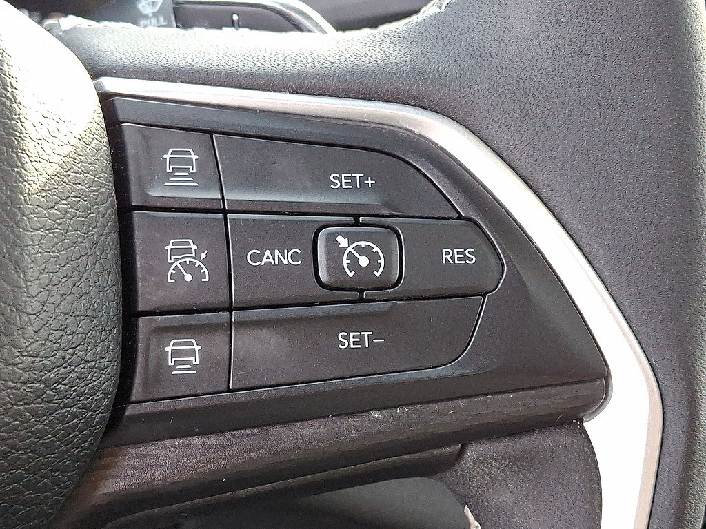 Used 2023 Jeep Grand Cherokee Altitude AWD/4WD image 24