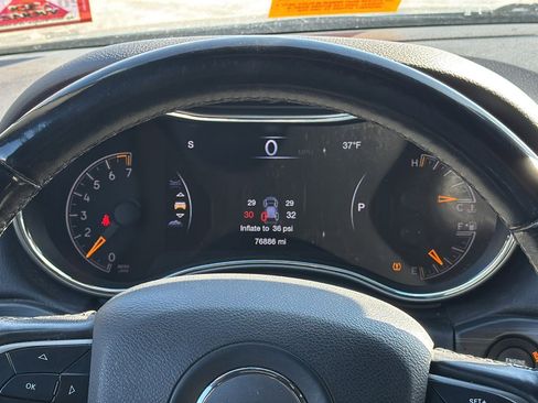 Used 2019 Jeep Grand Cherokee Altitude image 24