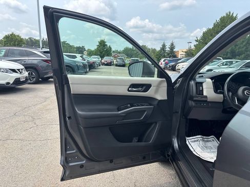 Certified 2024 Nissan Pathfinder SL w/ Cargo Package AWD/4WD image 16
