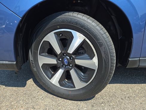 Used 2017 Subaru Forester 2.5i Limited AWD/4WD image 10