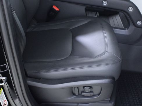 Used 2024 Land Rover Defender 110 S image 16