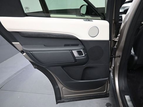 Used 2022 Land Rover Discovery S R-Dynamic AWD/4WD image 16