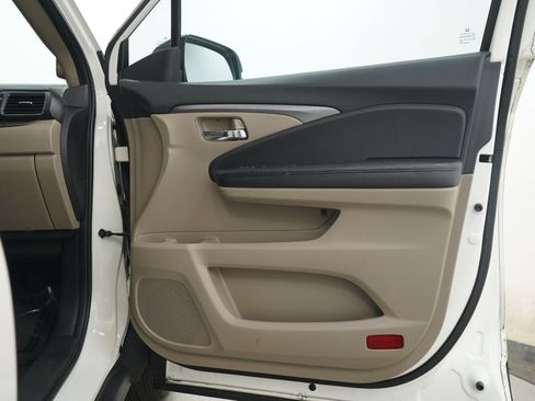 Used 2016 Honda Pilot LX image 9