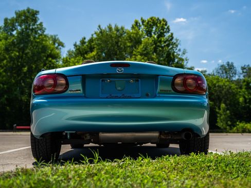 Used 2001 MAZDA MX-5 Miata RWD image 16