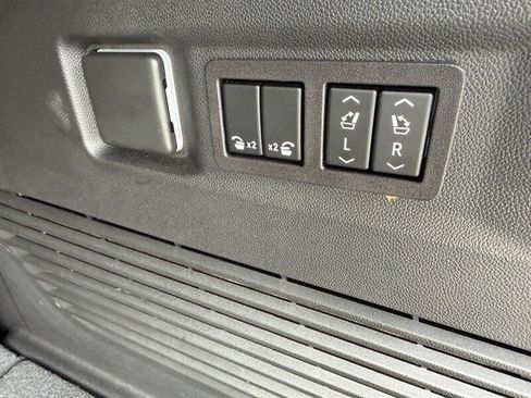 Used 2024 Chevrolet Tahoe High Country AWD/4WD image 31