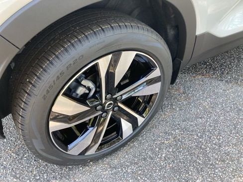 New 2025 Volvo XC40 B5 Ultra image 15