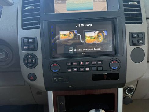 Used 2011 Nissan Pathfinder LE w/ Navigation Pkg image 12