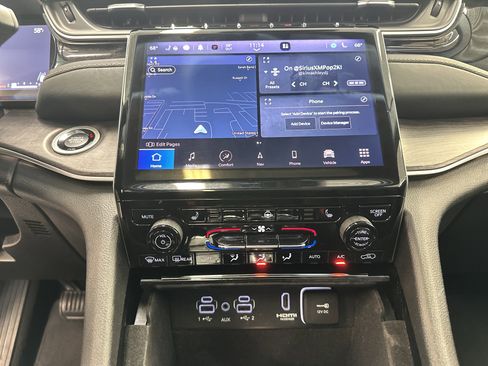 Used 2022 Jeep Grand Cherokee Limited w/ Trailer Tow Prep Group (B) image 3