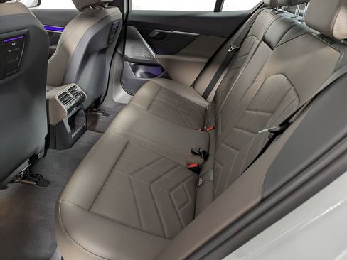 Certified 2024 BMW i5 eDrive40i w/ Convenience Package image 46