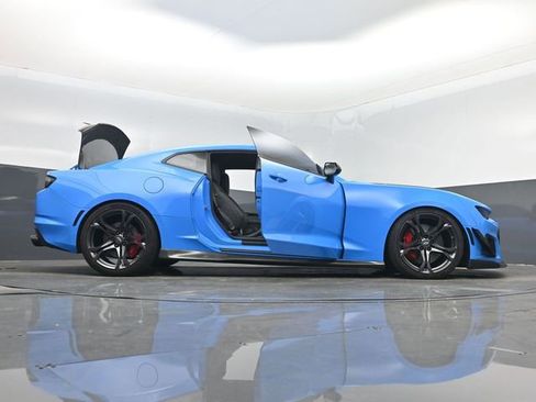 Used 2022 Chevrolet Camaro SS image 3