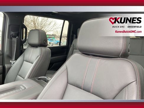 Used 2023 Chevrolet Suburban RST w/ Luxury Package image 14