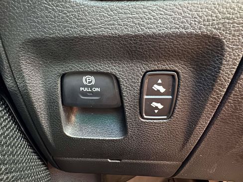 Used 2022 RAM 1500 Laramie AWD/4WD image 45