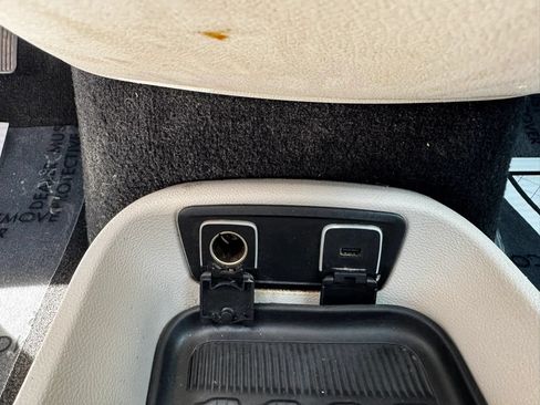 Used 2018 Chrysler Pacifica Touring-L FWD image 17
