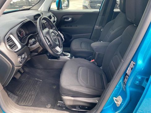 Used 2020 Jeep Renegade Latitude w/ UConnect 8.4 Nav Group AWD/4WD image 9