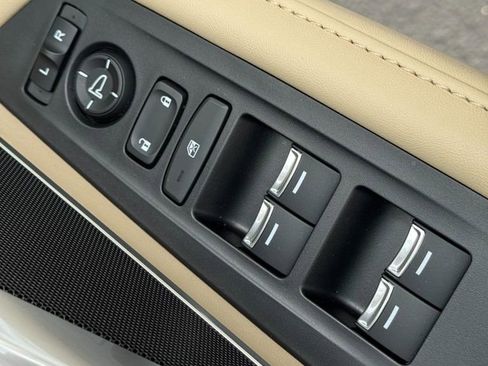 Used 2024 Acura RDX SH-AWD image 17