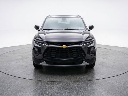 Used 2025 Chevrolet Blazer LT image 2