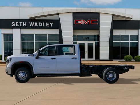 New 2026 GMC Sierra 3500 Pro AWD/4WD image 4
