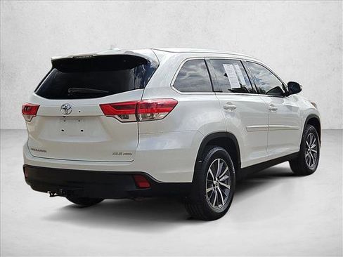 Used 2019 Toyota Highlander XLE AWD/4WD image 5