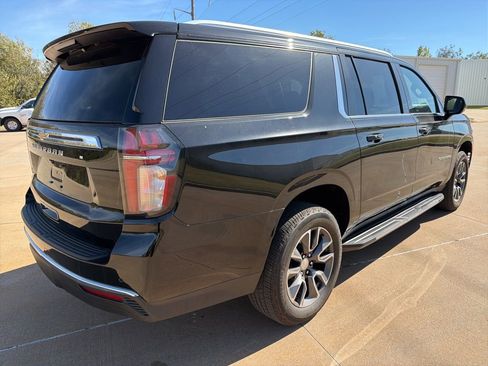 Used 2023 Chevrolet Suburban LS w/ Driver Alert Package image 9