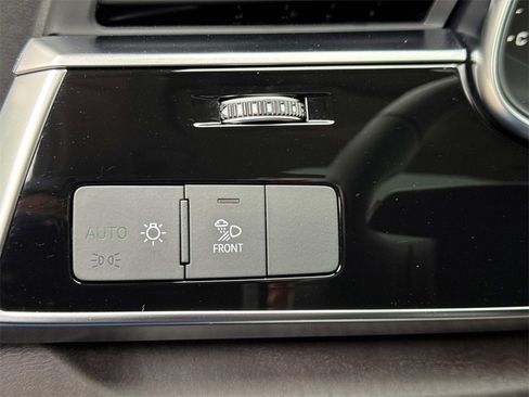 Used 2025 Audi Q8 Premium Plus image 30