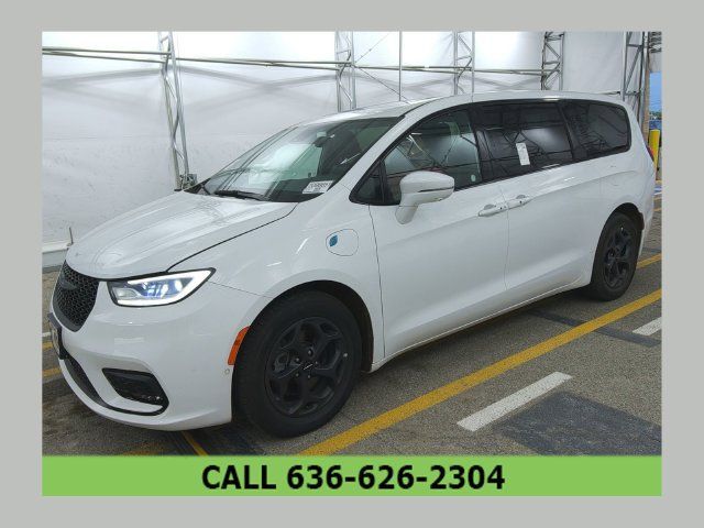 Used 2022 Chrysler Pacifica Limited w/ Uconnect Theater Family Group FWD image 1