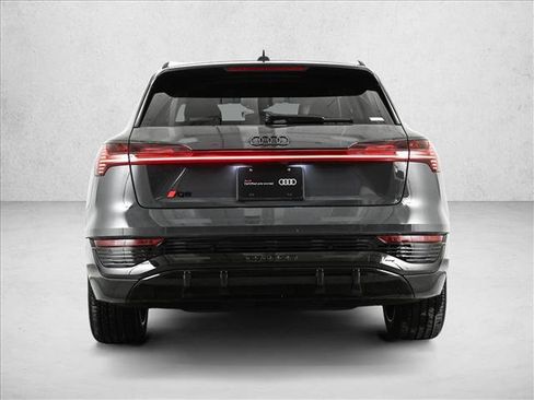 Certified 2024 Audi Q8 e-tron Prestige image 7