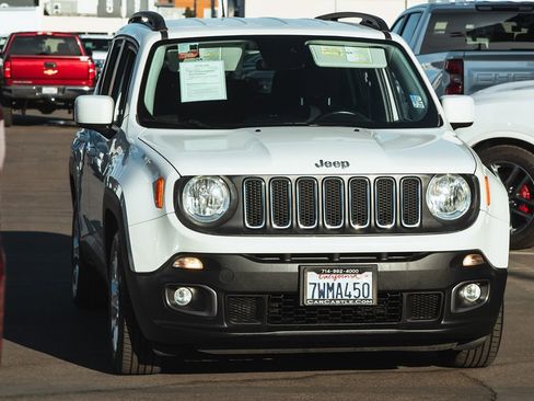 Used 2016 Jeep Renegade Latitude image 4
