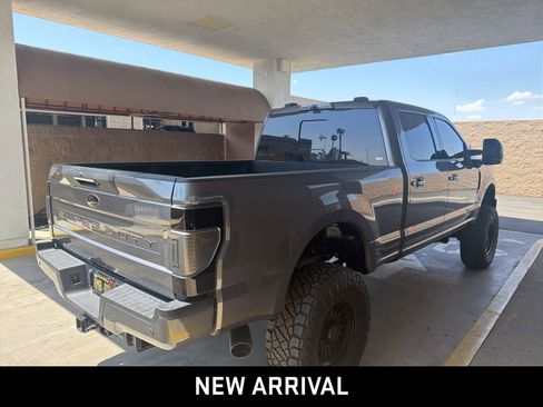 Used 2022 Ford F250 Lariat w/ Black Appearance Package AWD/4WD image 4