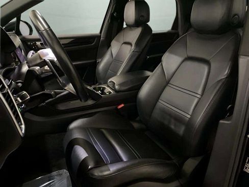 Used 2019 Porsche Cayenne w/ Premium Package image 68