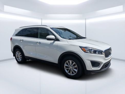 Used 2017 Kia Sorento FWD w/ LX Convenience Package image 1